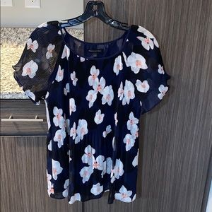 BANANA REPUBLIC SHORT SLEEVE FLOWY BLOUSE😍😍😍